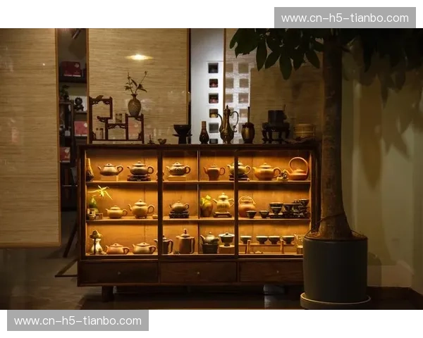 金波对饮大肚佛:一场杯盏间的快意人生与江湖博弈